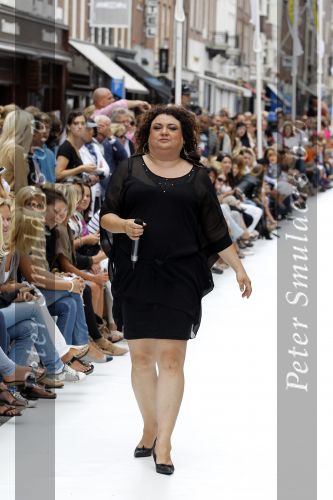 Amsterdam 22 augustus 2010
Grazia PC Catwalk op de pc hooftstraat. zangeres
Peter Smulders bv