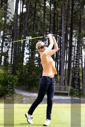 Wassenaar 5 juli 2010
Golfwedstrijd op de Haagsche golfclub voor het goede doel. Zangeres Dominique v Hulst
Peter Smulders bv