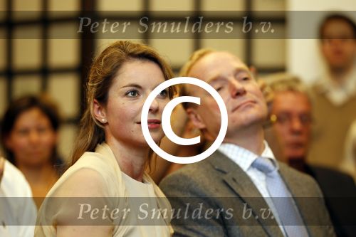 Den Haag 12 september 2011
Presentatie boek Annemarie Gualtherie van Weezel in nieuwspoort. Prins Carlos en Prinses irene zijn aanwezig als mede haat ouders. Neelie Kroes ontvangt het eerste boek in nieuwspoort.
Peter Smulders bv