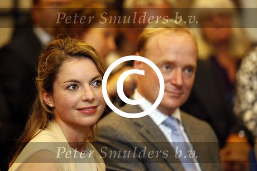Den Haag 12 september 2011
Presentatie boek Annemarie Gualtherie van Weezel in nieuwspoort. Prins Carlos en Prinses irene zijn aanwezig als mede haat ouders. Neelie Kroes ontvangt het eerste boek in nieuwspoort.
Peter Smulders bv