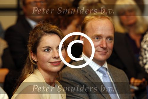 Den Haag 12 september 2011
Presentatie boek Annemarie Gualtherie van Weezel in nieuwspoort. Prins Carlos en Prinses irene zijn aanwezig als mede haat ouders. Neelie Kroes ontvangt het eerste boek in nieuwspoort.
Peter Smulders bv