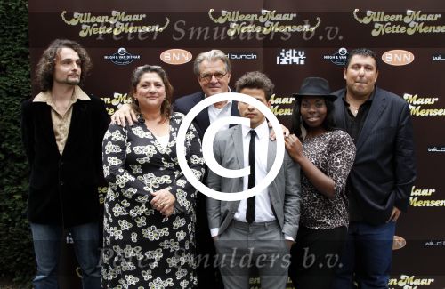 Amsterdam 1 september 2011
Cast Alleen maar nette mensen met oa Jeroen Krabbe Annet Malherbe Robert Vuijsje Geta Weisz Imanuelle Grives en Lodewijk Crijns.
Peter Smulders bv