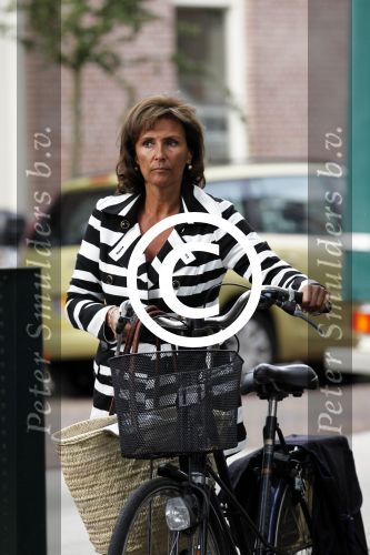Amsterdam 30 augustus 2011
Astrid Joosten doet boodschappen op de fiets.
Peter Smulders bv