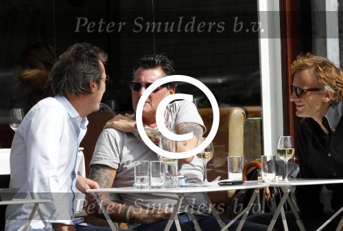 Amsterdam 15 september 2011
Barry hay met vrienden op terras
Peter Smulders bv