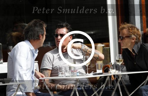 Amsterdam 15 september 2011
Barry hay met vrienden op terras
Peter Smulders bv