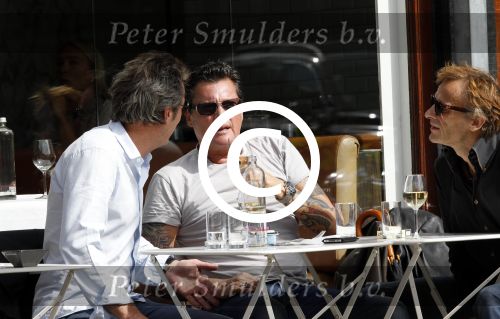 Amsterdam 15 september 2011
Barry hay met vrienden op terras
Peter Smulders bv