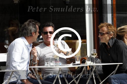 Amsterdam 15 september 2011
Barry hay met vrienden op terras
Peter Smulders bv