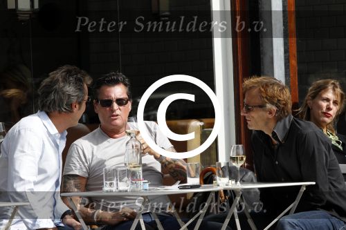 Amsterdam 15 september 2011
Barry hay met vrienden op terras
Peter Smulders bv