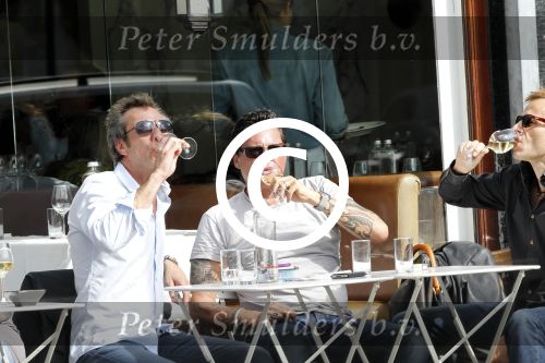 Amsterdam 15 september 2011
Barry hay met vrienden op terras
Peter Smulders bv
