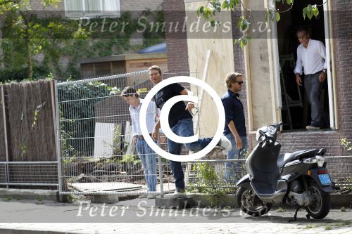 Amsterdam 10 september 2011
Piet Boon op bezoek bij de zwangere Nicolette v Dam en haar vriend Bas Smit. Nicolette en Bas hebben een nieuw huis gekocht en piet gaat ze helpen met de verbouwing. Ook de vader van Bas was erbij.
Peter Smulders bv