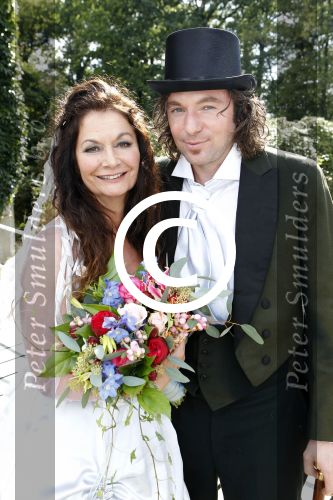 Loenen 27 augustus 2011
Trouwen van Thierry Duval en Belinda Meuldijk in kasteel ter Horst. Zoon Robert en Joshi zijn er natuurlijk bij.
Peter Smulders bv