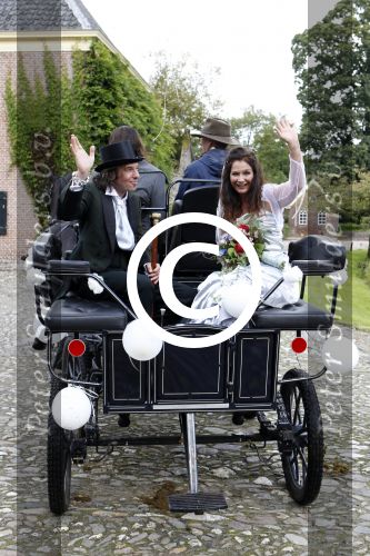 Loenen 27 augustus 2011
Trouwen van Thierry Duval en Belinda Meuldijk in kasteel ter Horst. Zoon Robert en Joshi zijn er natuurlijk bij.
Peter Smulders bv