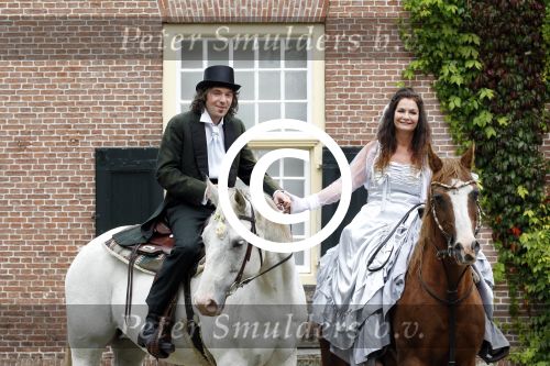 Loenen 27 augustus 2011
Trouwen van Thierry Duval en Belinda Meuldijk in kasteel ter Horst. Zoon Robert en Joshi zijn er natuurlijk bij.
Peter Smulders bv