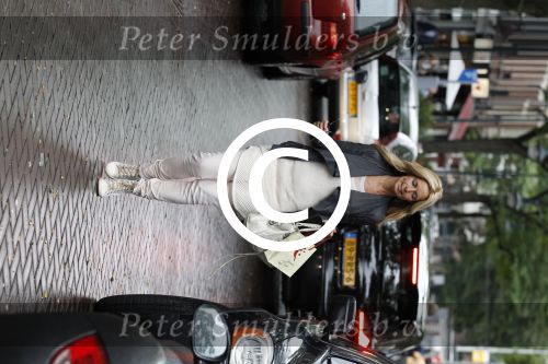 Amsterdam 17 september 2011
Candy Dulfer doet boodschappen met haar moeder.
Peter Smulders bv