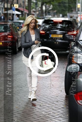 Amsterdam 17 september 2011
Candy Dulfer doet boodschappen met haar moeder.
Peter Smulders bv