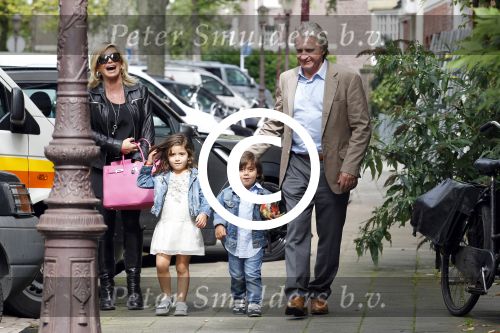 Amsterdam 5 september 2011
Hans en Connie Breukhoven brengen hun kleinkinderen Soraiya en Sammie naar het kinderdagverblijf.
Peter Smulders bv