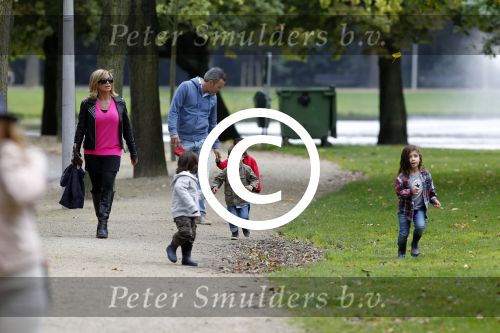 Amsterdam 17 september 2011
Connie Breukhoven met al haar 4 kleinkinderen in het vondelpark.
Peter Smulders bv