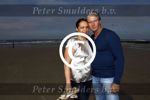 Groet 9 september 2011
Dries en Honoria Roelvink zijn vandaag precies 1 jaar getrouwd en gaan lekker wandelen op het strand.
Peter Smulders bv