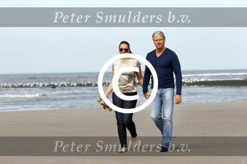 Groet 9 september 2011
Dries en Honoria Roelvink zijn vandaag precies 1 jaar getrouwd en gaan lekker wandelen op het strand.
Peter Smulders bv