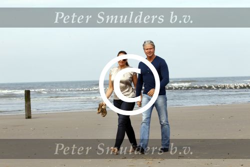 Groet 9 september 2011
Dries en Honoria Roelvink zijn vandaag precies 1 jaar getrouwd en gaan lekker wandelen op het strand.
Peter Smulders bv