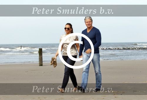 Groet 9 september 2011
Dries en Honoria Roelvink zijn vandaag precies 1 jaar getrouwd en gaan lekker wandelen op het strand.
Peter Smulders bv