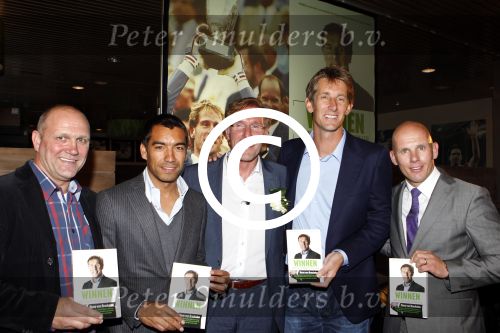 Utrecht 12 september 2011
Presentatie boek Hans v Breukelen in stadion Galgenwaard. Berry v Aerle Edwin v d Sar Giovanni v Bronkhorst en Jan v Halst
Peter Smulders bv