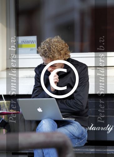 Amsterdam 15 september 2011
Ewout Genemans met Apple lap top op terras.
Peter Smulders bv
