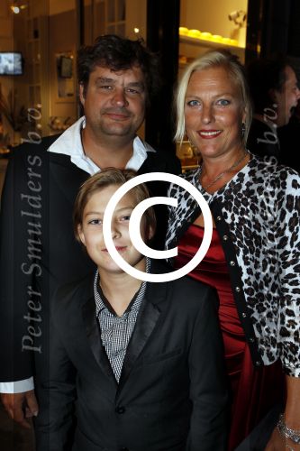 Amsterdam 7 september 2011
Premiere de President in Tuschinski. Frank lammers met vrouw en zoon
Peter Smulders bv