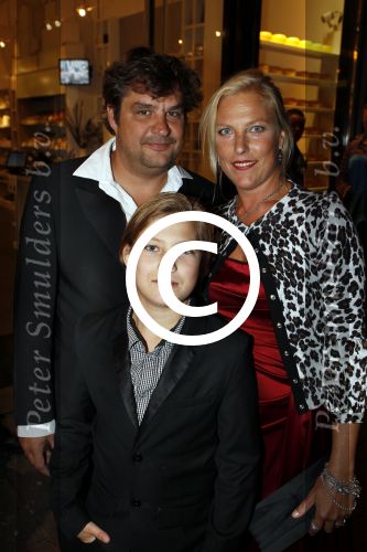 Amsterdam 7 september 2011
Premiere de President in Tuschinski. Frank lammers met vrouw en zoon
Peter Smulders bv