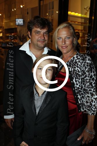 Amsterdam 7 september 2011
Premiere de President in Tuschinski. Frank lammers met vrouw en zoon
Peter Smulders bv