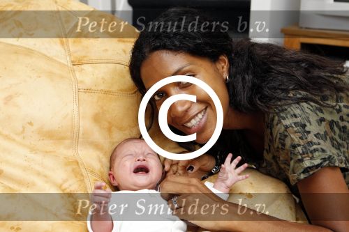 Amsterdam 26 augustus 2011
georgina kwakye en skip met hun dochtertje thuis.
Peter Smulders bv