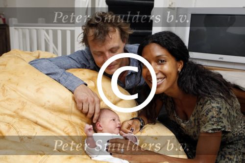 Amsterdam 26 augustus 2011
georgina kwakye en skip met hun dochtertje thuis.
Peter Smulders bv