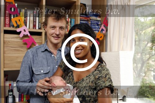 Amsterdam 26 augustus 2011
georgina kwakye en skip met hun dochtertje thuis.
Peter Smulders bv
