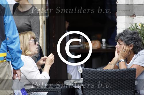 Amsterdam 16 augustus 2011
Hanneke Groenteman met een vriendin op terras.
Peter Smulders bv