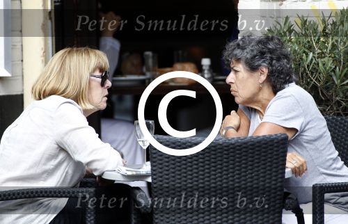 Amsterdam 16 augustus 2011
Hanneke Groenteman met een vriendin op terras.
Peter Smulders bv