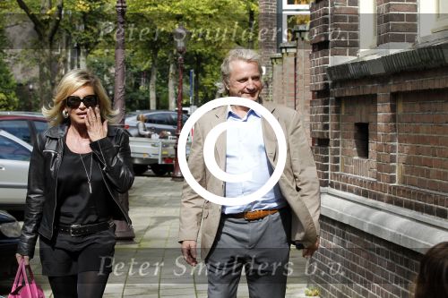 Amsterdam 5 september 2011
Hans en Connie Breukhoven brengen hun kleinkinderen Soraiya en Sammie naar het kinderdagverblijf.
Peter Smulders bv