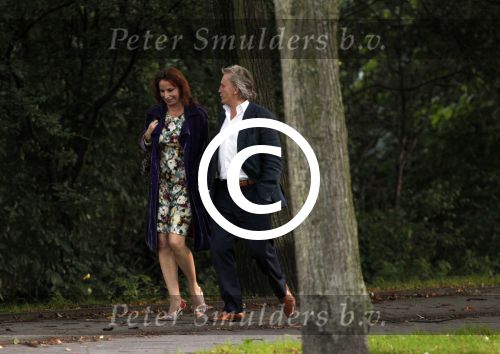 Amsterdam 12 september 2011
Hans Breukhoven hand in hand met Marian Mudder onderweg naar restaurant.
Peter Smulders bv