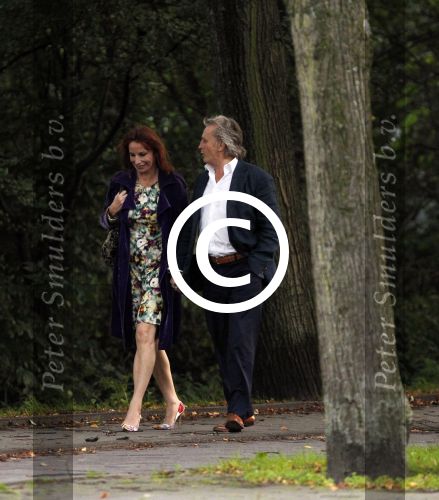 Amsterdam 12 september 2011
Hans Breukhoven hand in hand met Marian Mudder onderweg naar restaurant.
Peter Smulders bv