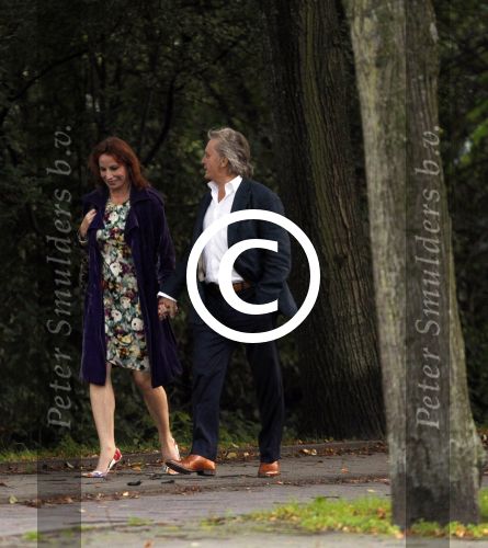 Amsterdam 12 september 2011
Hans Breukhoven hand in hand met Marian Mudder onderweg naar restaurant.
Peter Smulders bv