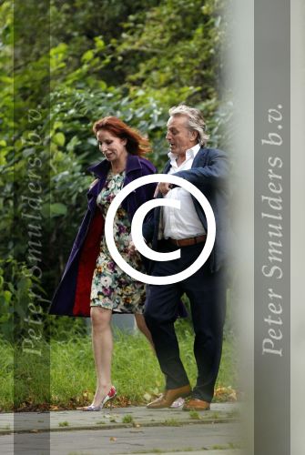 Amsterdam 12 september 2011
Hans Breukhoven hand in hand met Marian Mudder onderweg naar restaurant.
Peter Smulders bv