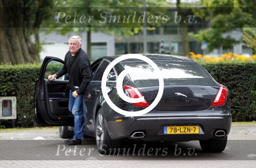 Amsterdam 31 augustus 2011
Harry Mens bij zijn jaguar.
Peter Smulders bv