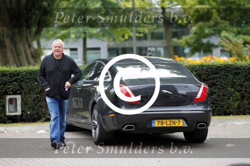 Amsterdam 31 augustus 2011
Harry Mens bij zijn jaguar.
Peter Smulders bv