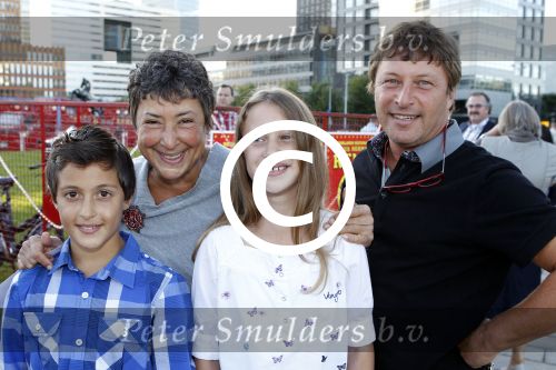 Amsterdam 15 augustus 2011
Premiere circus Renz in Amsterdam. Heddy lester met neefje nichtje en broer
Peter Smulders bv
