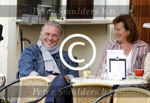 Amsterdam 31 augustus 2011
Huub en Resie Stapel op terras.
Peter Smulders bv