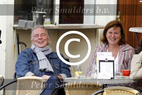 Amsterdam 31 augustus 2011
Huub en Resie Stapel op terras.
Peter Smulders bv