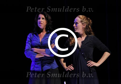 Amsterdam 5 september 2011
Presentatie when Harry met Sally in de meervaart met Isa Hoes Daniel Boissevain Sytske v d Ster Ad Knippels Margreet Boersbroek en Rein Hofman.
Peter Smulders bv
