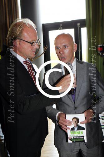 Utrecht 12 september 2011
Presentatie boek Hans v Breukelen in stadion Galgenwaard. Jan v Halst
Peter Smulders bv