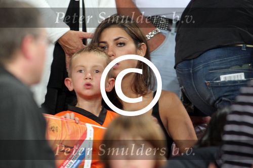 Eindhoven, 2 September,
Nederland-San Mariono, eindstand 11-0
Op de tribune, Jessey Sneijder met zijn \