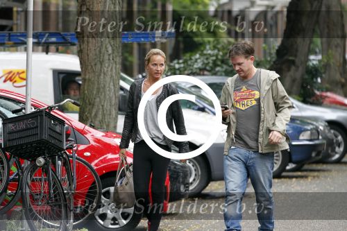 Amsterdam 26 augustus 2011
Johnny de Mol met zijn manager Carlijn de Vries op straat.
Peter Smulders bv