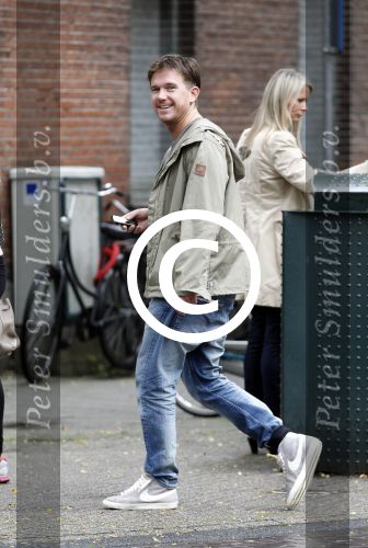 Amsterdam 26 augustus 2011
Johnny de Mol met zijn manager Carlijn de Vries op straat.
Peter Smulders bv